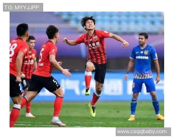 球星更衣室背后瞬间揭示团队精神与个人努力的真实写照