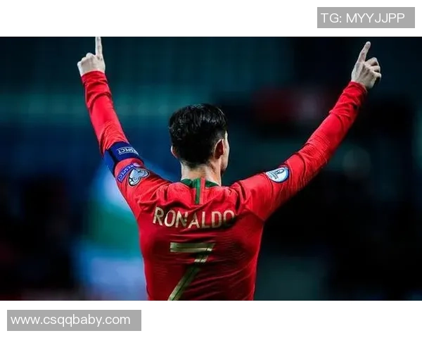 致敬足球传奇球星：回顾伟大瞬间与永恒经典的拼搏精神