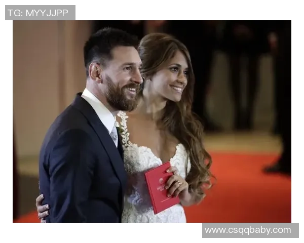 昔日足坛巨星再聚首 昔日英姿难掩如今幸福发福模样 昔日足坛巨星再聚首 昔日英姿难掩如今幸福发福模样