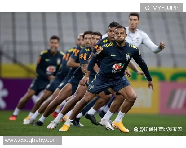 女富二代足球球星携手合影展现豪门风采与运动魅力